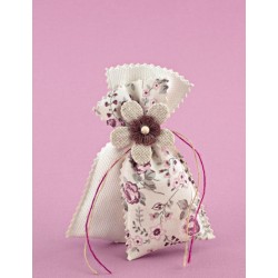 Μπομπονιέρα Γάμου Διπλό Πουγκί Εκρού-Φλοράλ Σάπιο Μήλο με Διακόσμηση Λουλούδια